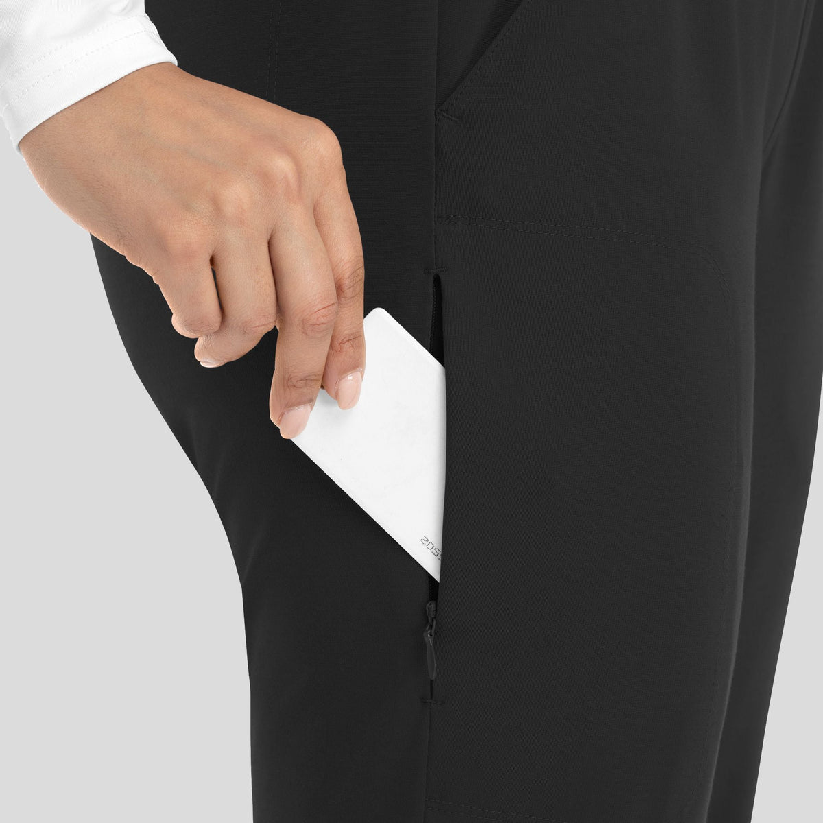Maevn_Focus_60302_Black_pocket_right